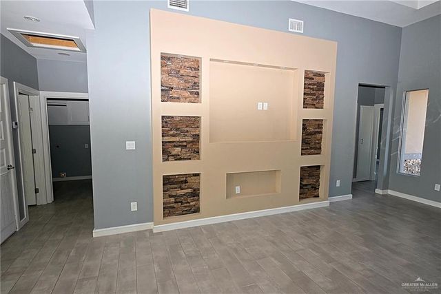 513 N Kika De La Garza Boulevard, La Joya, TX 78560