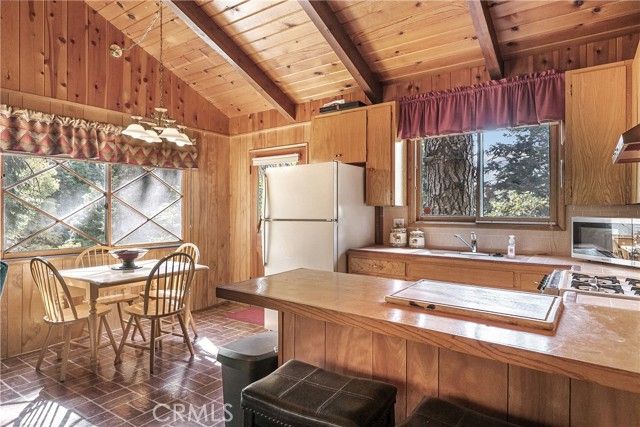 748 Lake, Lake Arrowhead, CA 92352