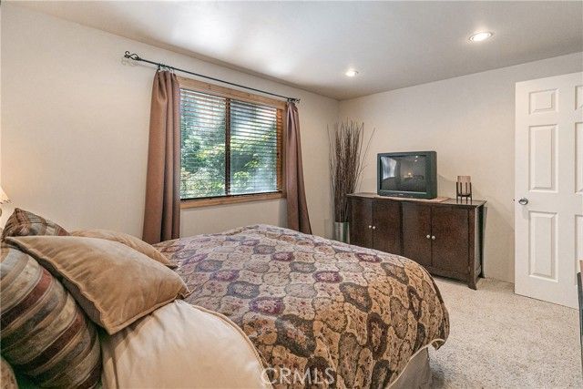 748 Lake, Lake Arrowhead, CA 92352