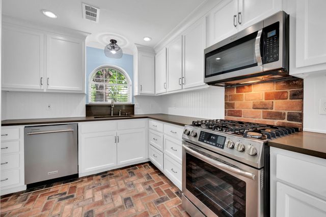 102 Chapman Circle, Waxahachie, TX 75165