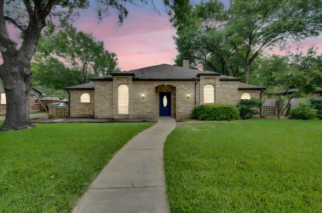 102 Chapman Circle, Waxahachie, TX 75165