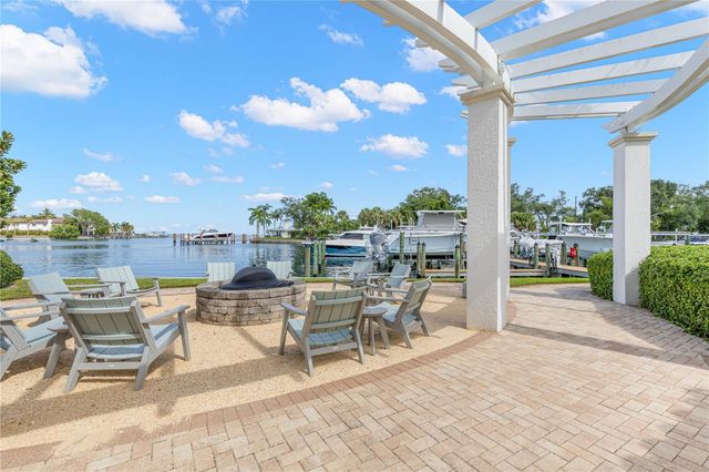 1325 SNELL ISLE BOULEVARD NE 812, St Petersburg, FL 33704
