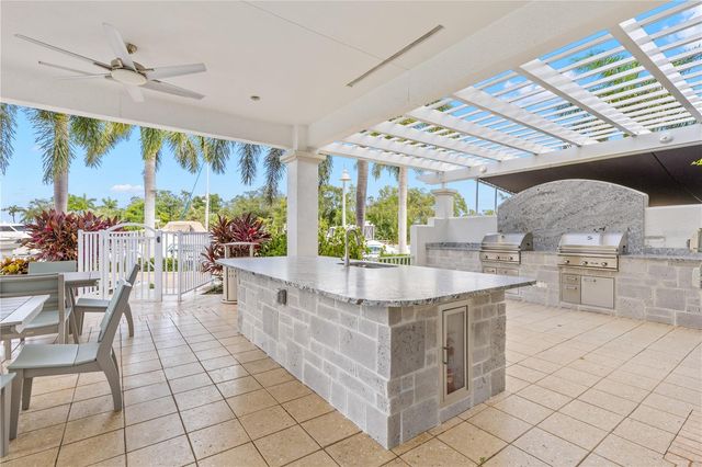 1325 SNELL ISLE BOULEVARD NE 812, St Petersburg, FL 33704