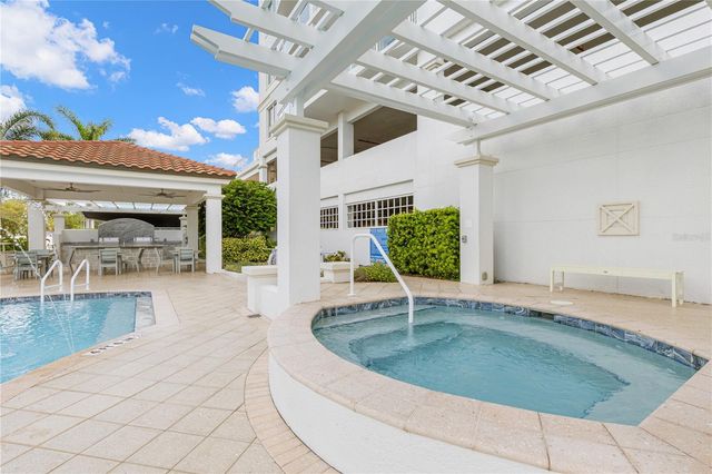 1325 SNELL ISLE BOULEVARD NE 812, St Petersburg, FL 33704