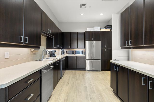 1325 SNELL ISLE BOULEVARD NE 812, St Petersburg, FL 33704