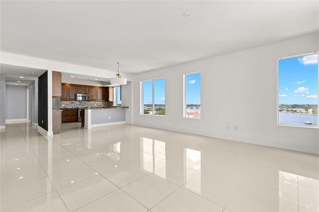 1325 SNELL ISLE BOULEVARD NE 812, St Petersburg, FL 33704