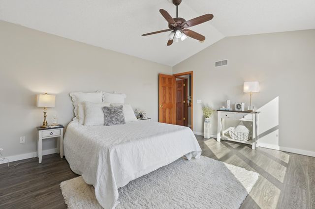 3075 Copper Oaks Trail, Woodbury, MN 55125