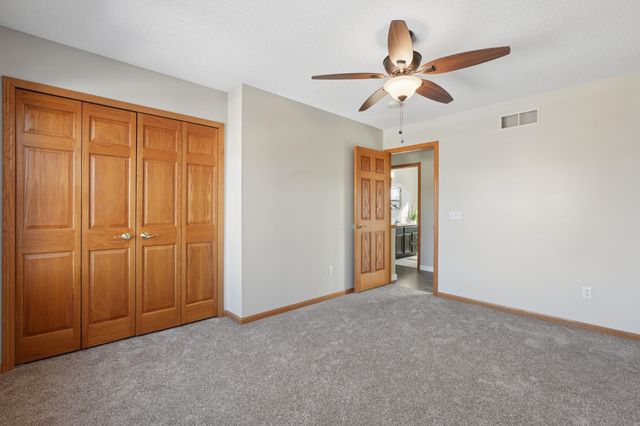 3075 Copper Oaks Trail, Woodbury, MN 55125