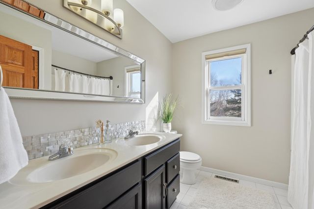 3075 Copper Oaks Trail, Woodbury, MN 55125