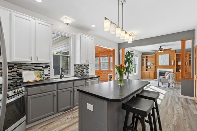 3075 Copper Oaks Trail, Woodbury, MN 55125