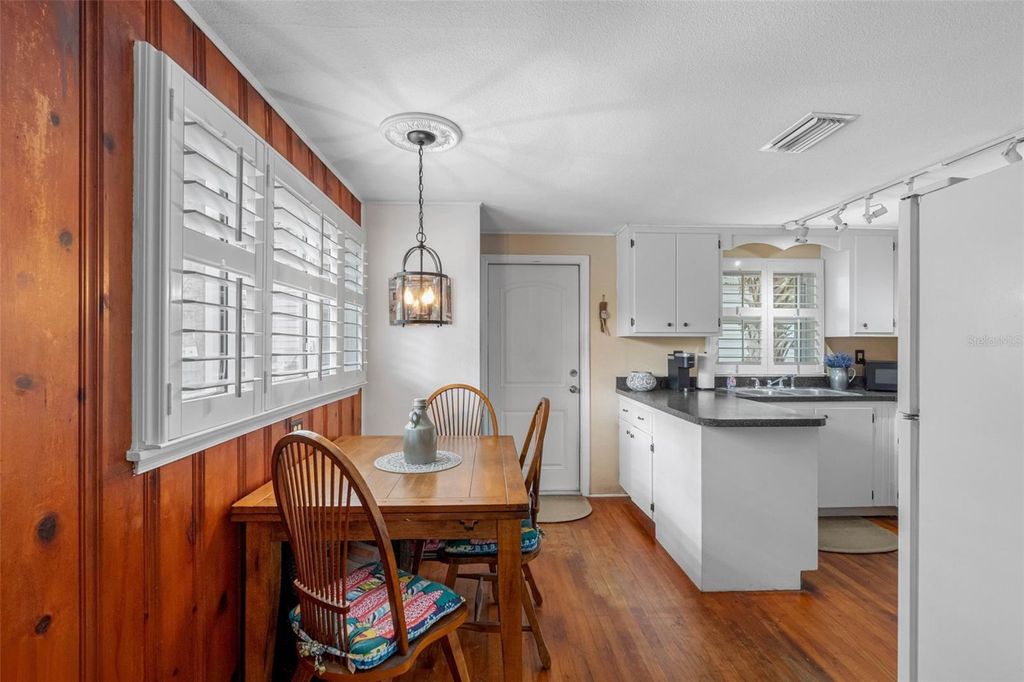 Image 12 of property listing at 427 5TH STREET N, Safety Harbor, FL 34695