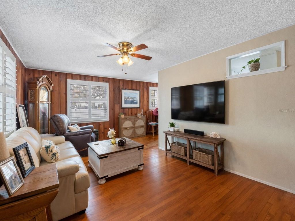 Image 5 of property listing at 427 5TH STREET N, Safety Harbor, FL 34695