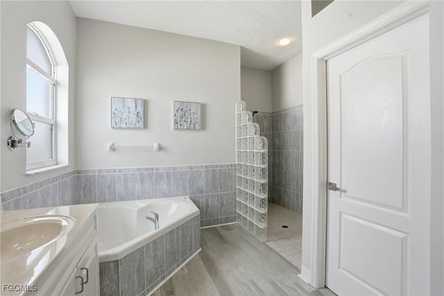 236 NE 14th AVE, Cape Coral, FL 33909