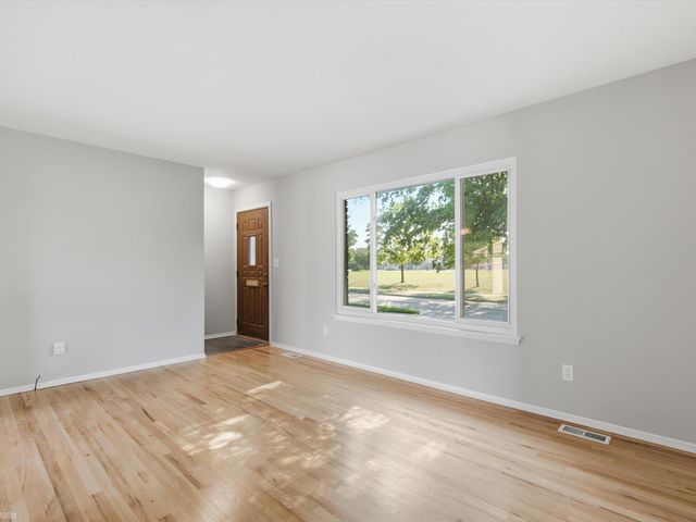 23716 Grove Street, Saint Clair Shores, MI 48080