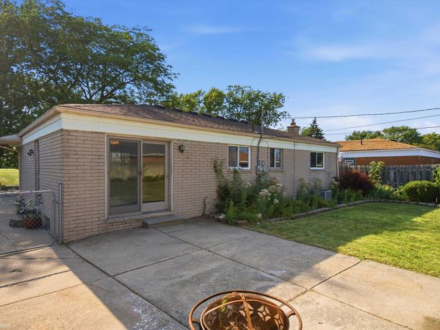23716 Grove Street, Saint Clair Shores, MI 48080