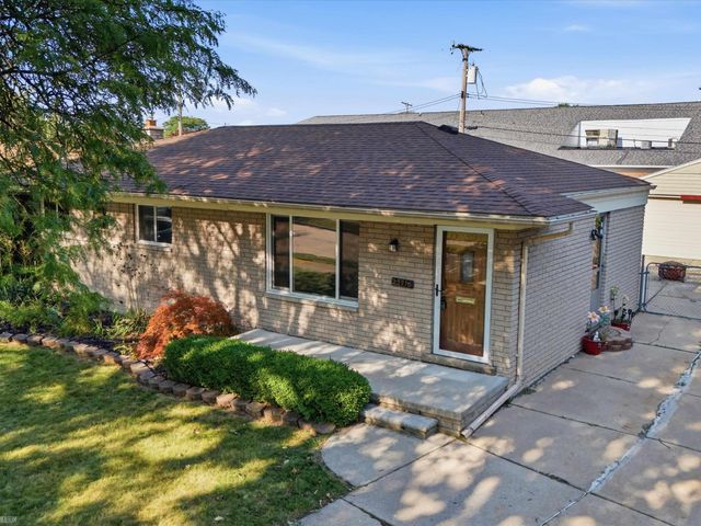 23716 Grove Street, Saint Clair Shores, MI 48080