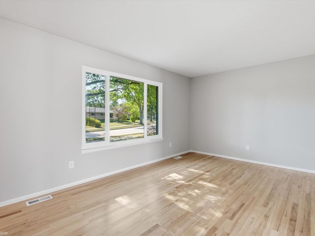 23716 Grove Street, Saint Clair Shores, MI 48080