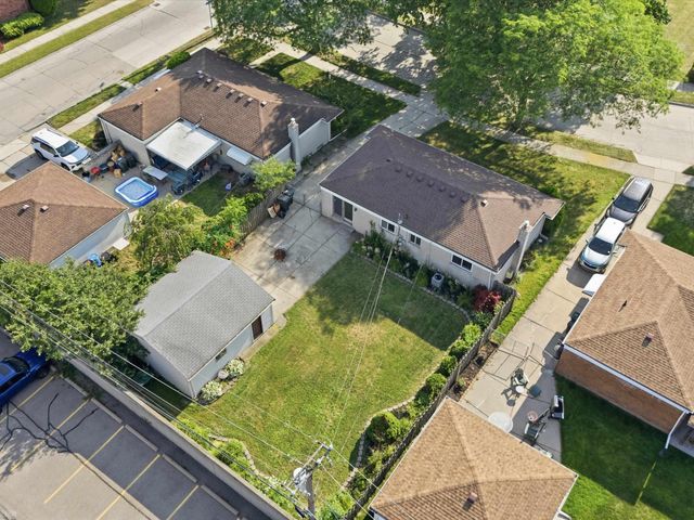 23716 Grove Street, Saint Clair Shores, MI 48080