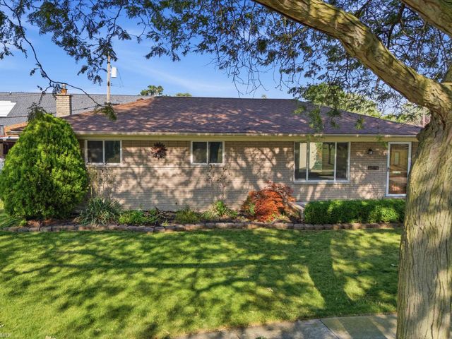 23716 Grove Street, Saint Clair Shores, MI 48080