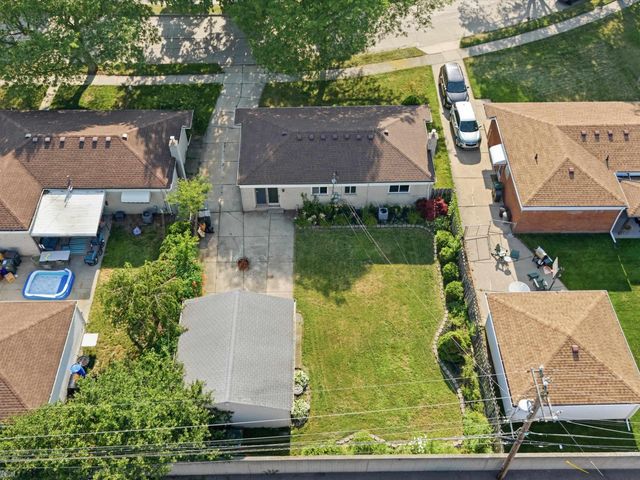 23716 Grove Street, Saint Clair Shores, MI 48080