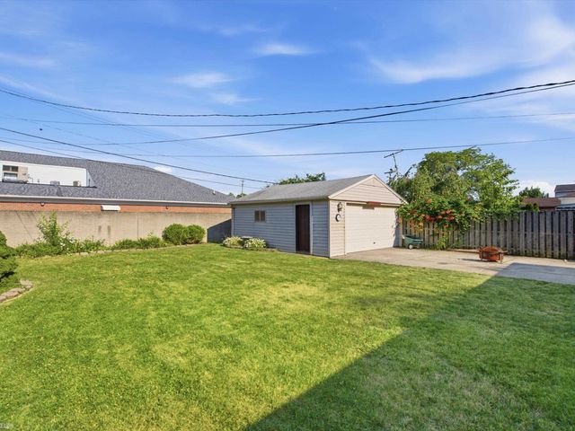 23716 Grove Street, Saint Clair Shores, MI 48080