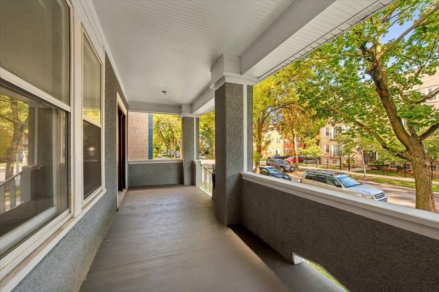 7252 N Bell Avenue, Chicago, IL 60645