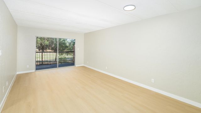 2731 S BLAIR STONE Road B24, Tallahassee, FL 32301