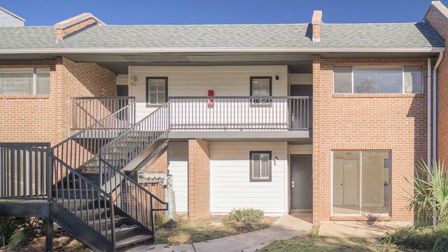 2731 S BLAIR STONE Road B24, Tallahassee, FL 32301