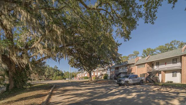 2731 S BLAIR STONE Road B24, Tallahassee, FL 32301