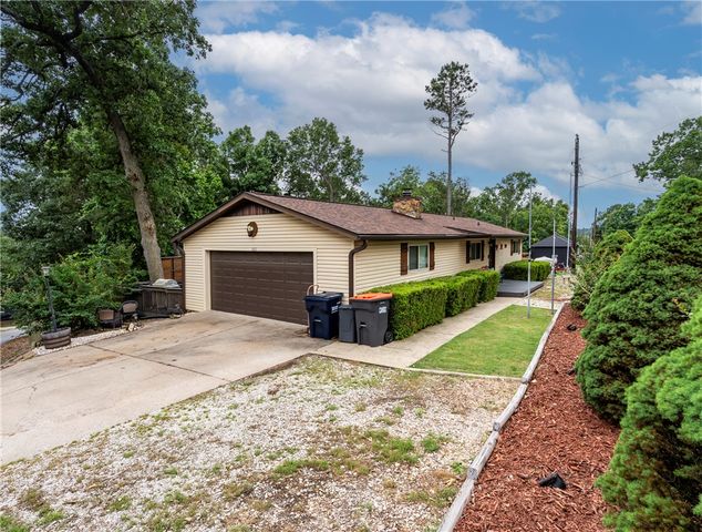 8107 Spruce Drive, Rogers, AR 72756