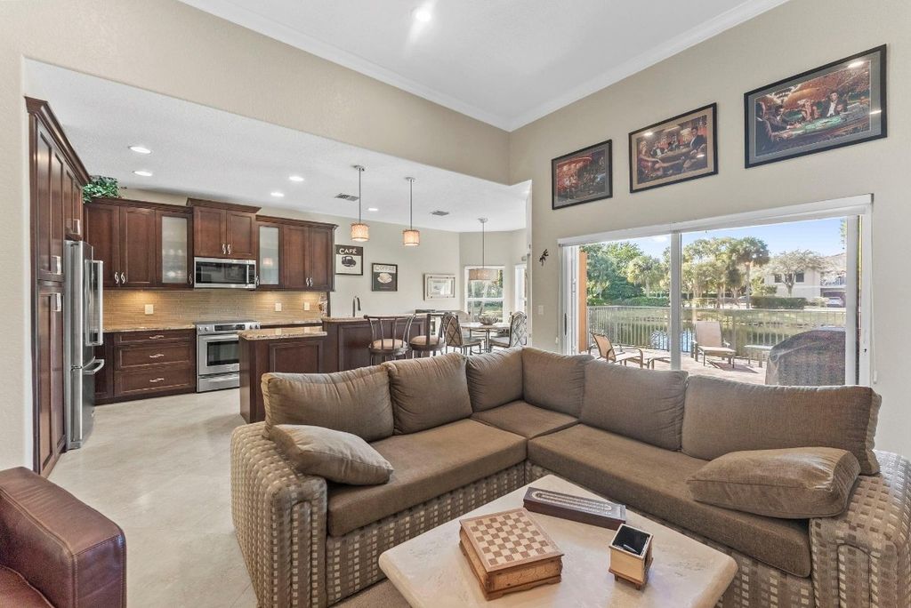 Image 16 of property listing at 6353 NW 110th Avenue, Parkland, FL 33076