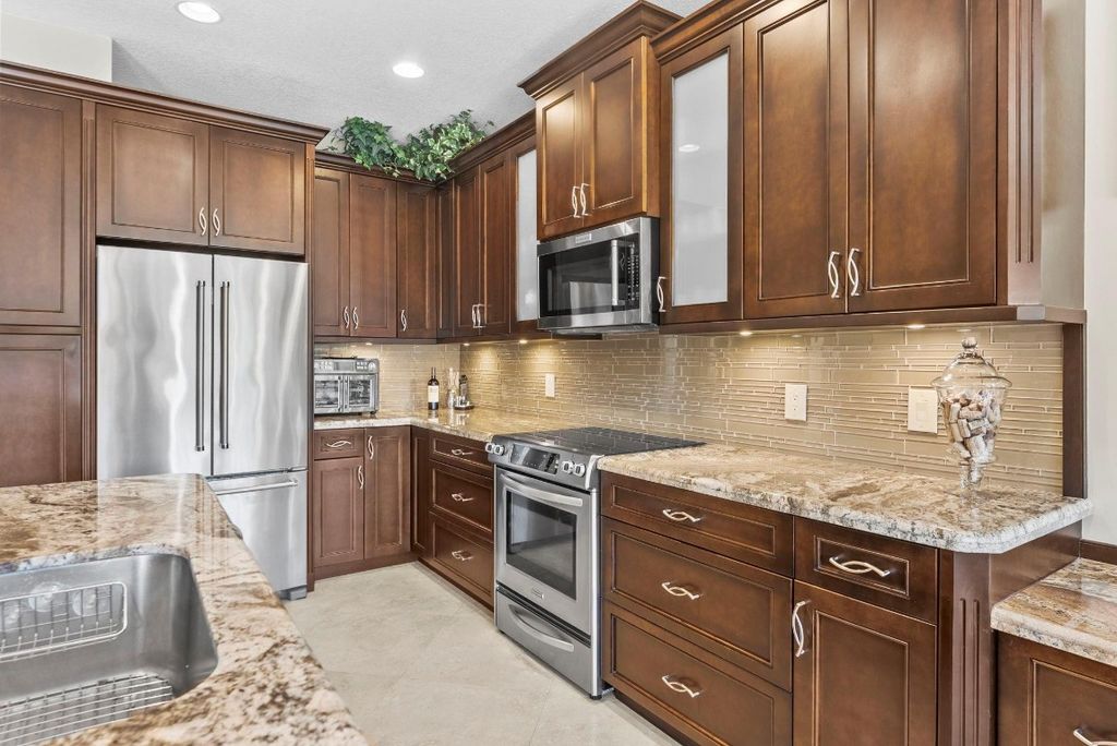 Image 7 of property listing at 6353 NW 110th Avenue, Parkland, FL 33076