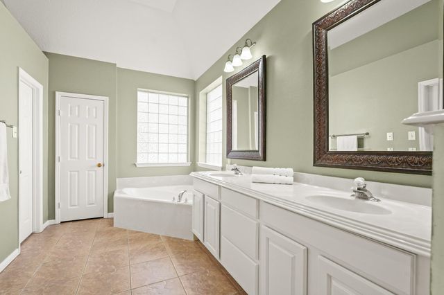 47 S Bristol Oak Circle, The Woodlands, TX 77382