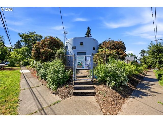 1743 Se MARION St, Portland, OR 97202