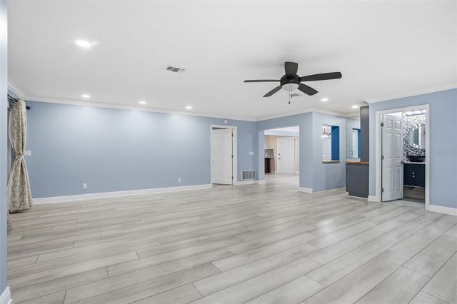 2121 PARK STREET N, St Petersburg, FL 33710