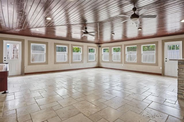 2121 PARK STREET N, St Petersburg, FL 33710
