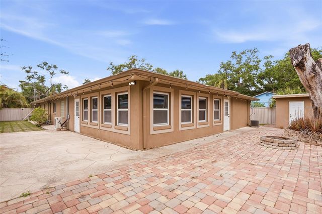 2121 PARK STREET N, St Petersburg, FL 33710
