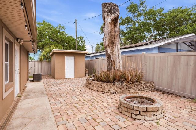 2121 PARK STREET N, St Petersburg, FL 33710