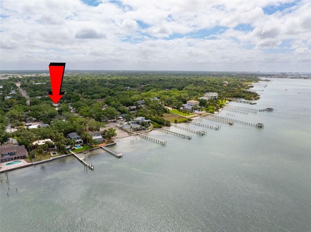 2121 PARK STREET N, St Petersburg, FL 33710