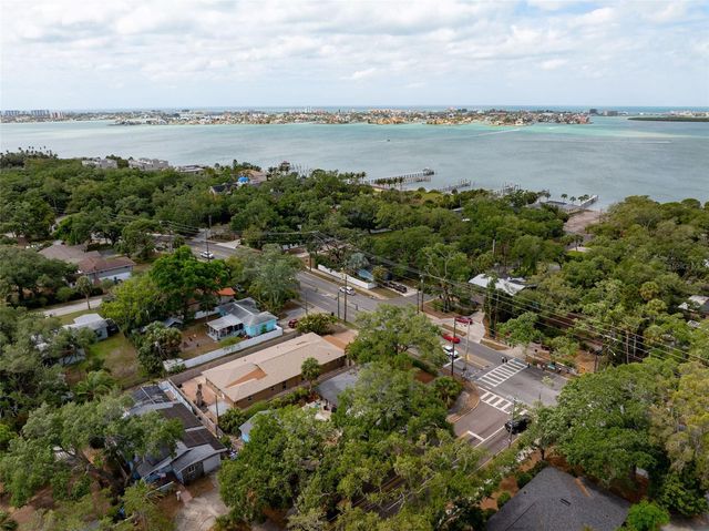 2121 PARK STREET N, St Petersburg, FL 33710