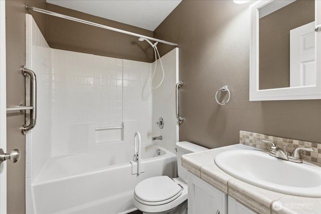 1101 W Luta Street, Moses Lake, WA 98837