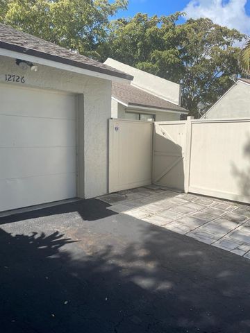 12726 Spinnaker Lane, Wellington, FL 33414