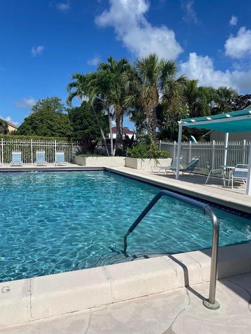 12726 Spinnaker Lane, Wellington, FL 33414