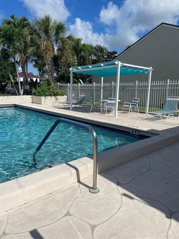 12726 Spinnaker Lane, Wellington, FL 33414