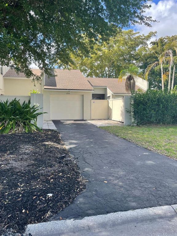 12726 Spinnaker Lane, Wellington, FL 33414