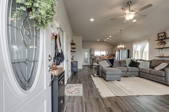 1109 S Colt Lane, Mustang, OK 73064