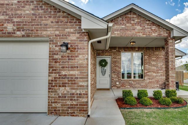 1109 S Colt Lane, Mustang, OK 73064