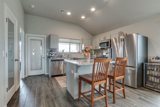 1109 S Colt Lane, Mustang, OK 73064