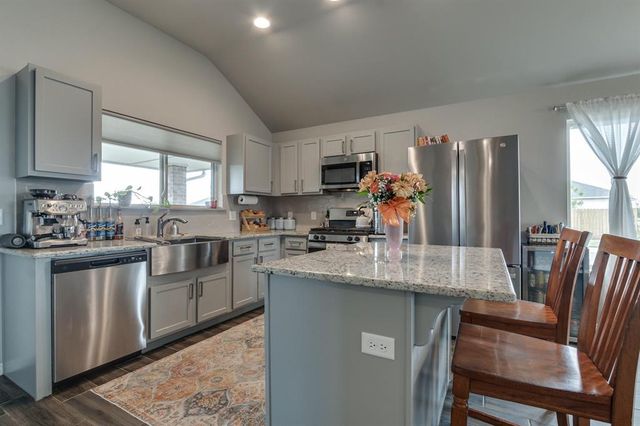 1109 S Colt Lane, Mustang, OK 73064
