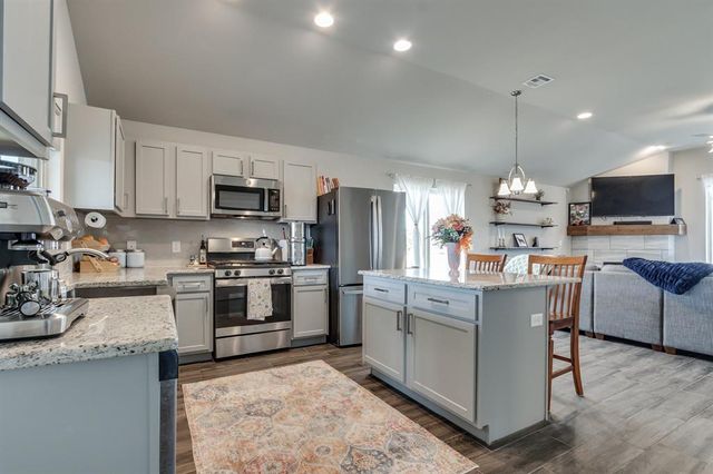 1109 S Colt Lane, Mustang, OK 73064